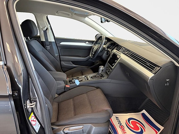Volkswagen Passat 15 of 18