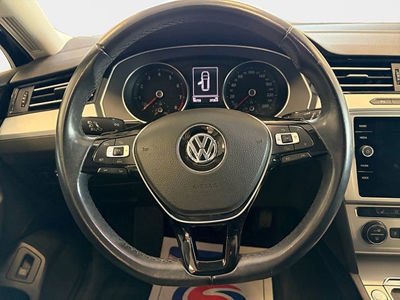 Volkswagen Passat 12 of 18