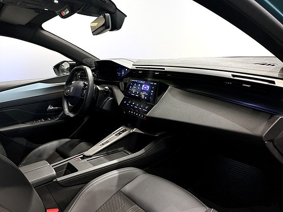Peugeot 308 SW 14 of 18