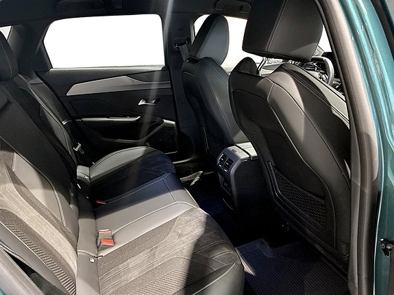 Peugeot 308 SW 15 of 18