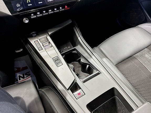 Peugeot 308 SW 13 of 18