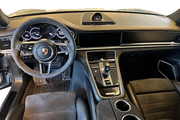 Porsche Panamera GTS 12 of 30