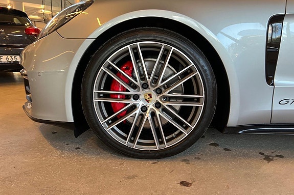 Porsche Panamera GTS 4 of 30