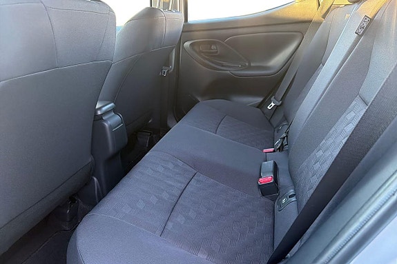 Toyota Yaris 13 of 21