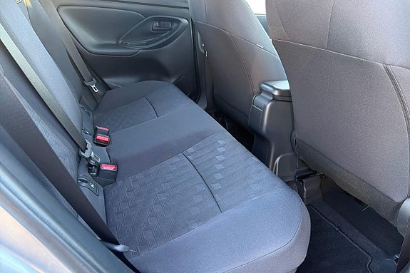 Toyota Yaris 9 of 21