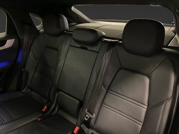 Porsche Cayenne 11 of 18