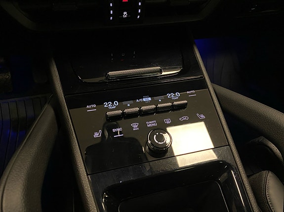 Porsche Cayenne 14 of 18