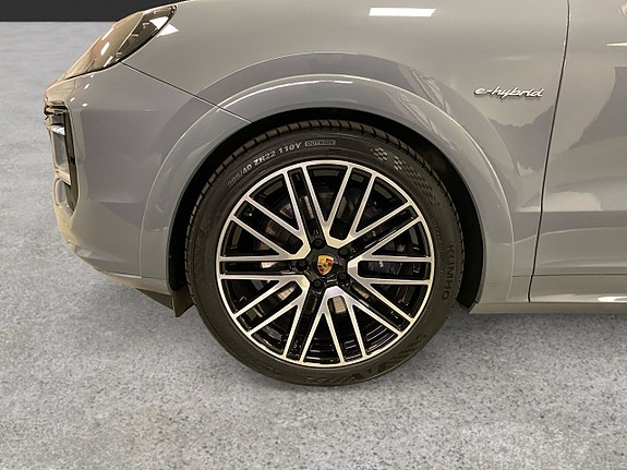 Porsche Cayenne 18 of 18
