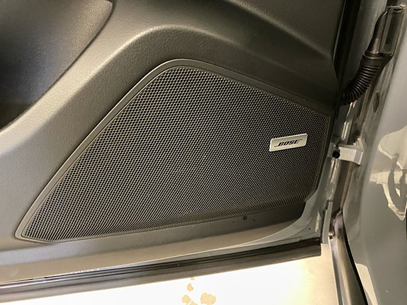 Porsche Cayenne 10 of 18