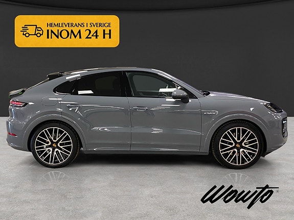 Porsche Cayenne 3 of 18