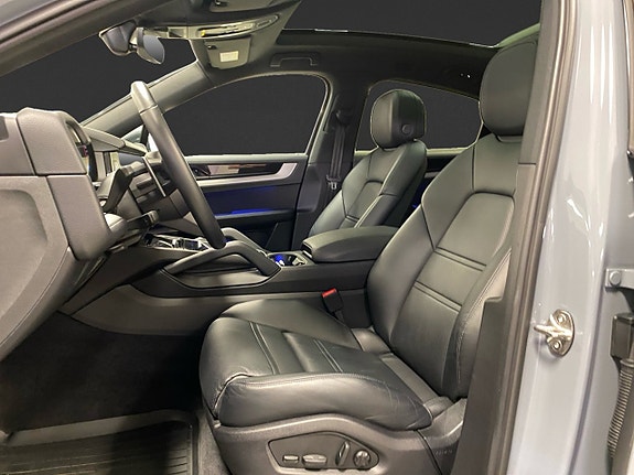 Porsche Cayenne 8 of 18