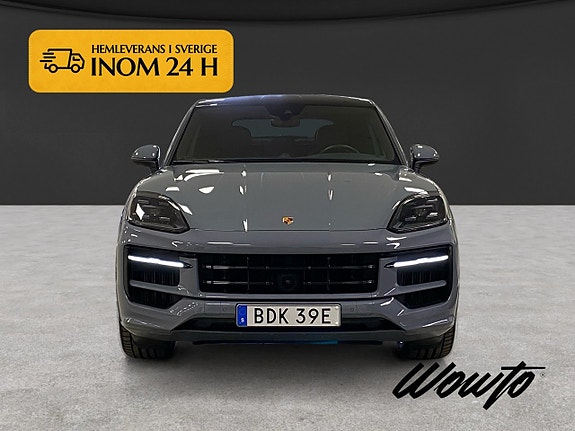 Porsche Cayenne 2 of 18