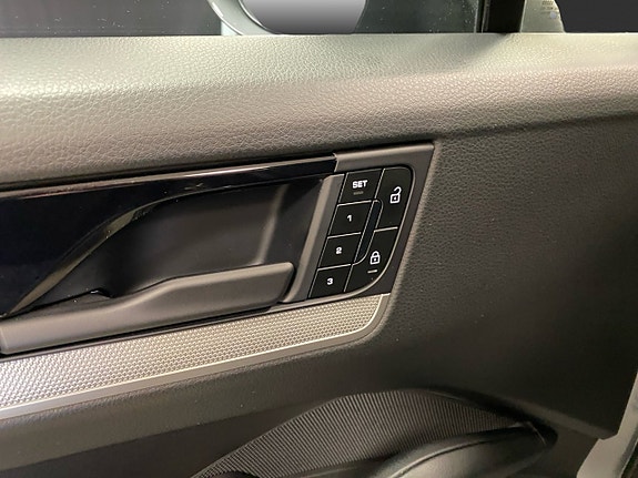 Porsche Cayenne 9 of 18