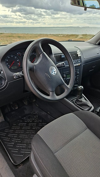 Volkswagen Golf IV 7 of 18
