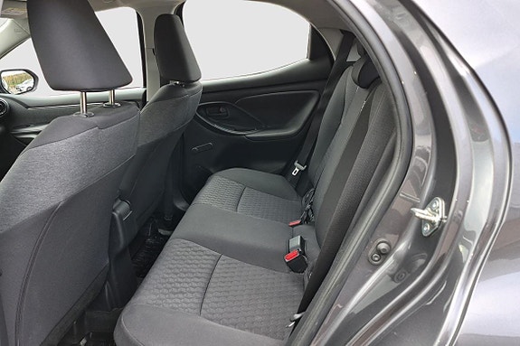 Toyota Yaris 8 of 11