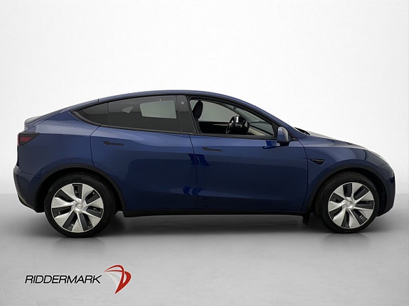 Tesla Model Y 10 of 30