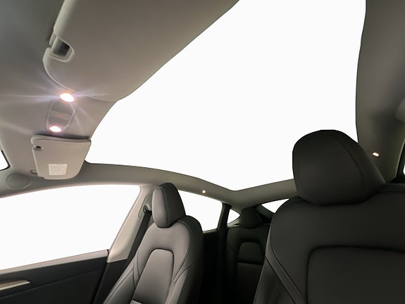 Tesla Model Y 13 of 30