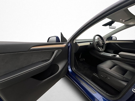 Tesla Model Y 12 of 30