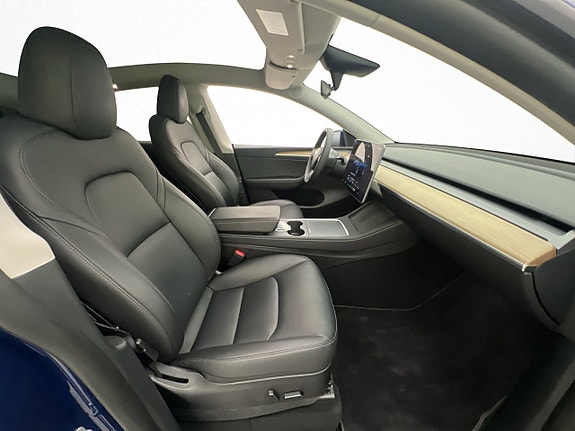 Tesla Model Y 20 of 30