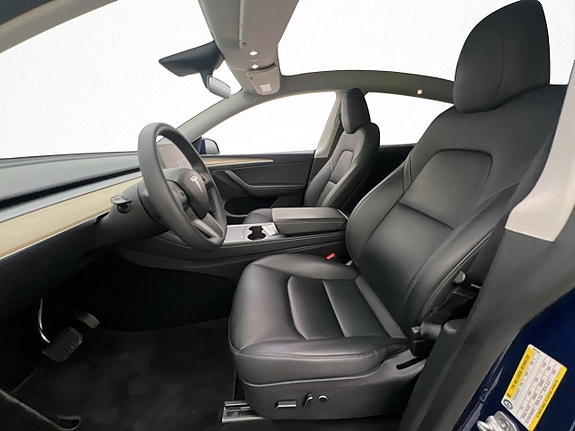 Tesla Model Y 14 of 30