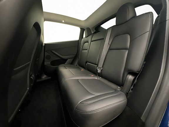 Tesla Model Y 22 of 30