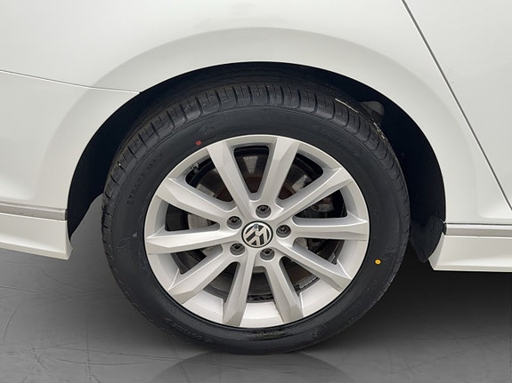 Volkswagen Passat 29 of 30