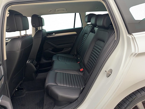 Volkswagen Passat 26 of 30