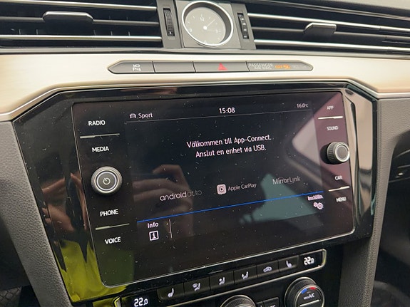 Volkswagen Passat 17 of 30