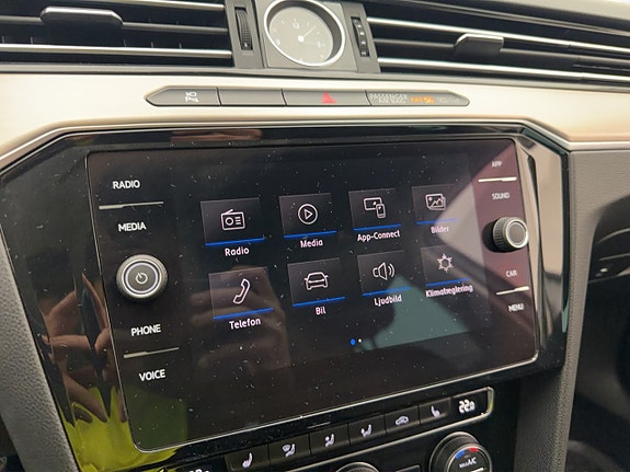 Volkswagen Passat 19 of 30