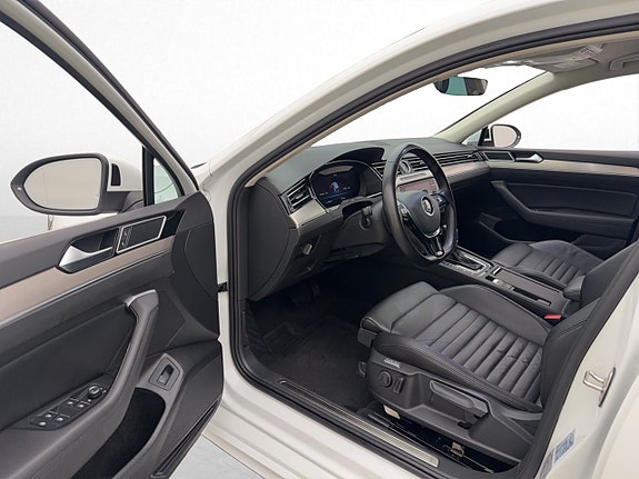 Volkswagen Passat 11 of 30