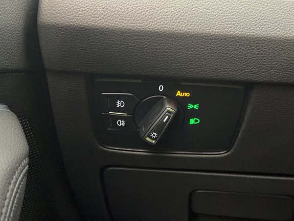 Volkswagen Passat 14 of 30