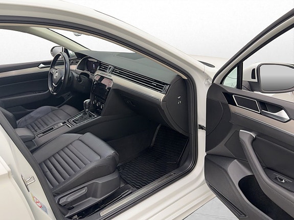 Volkswagen Passat 25 of 30