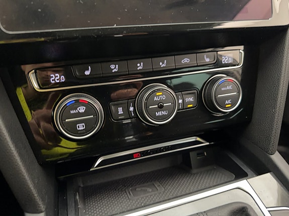 Volkswagen Passat 21 of 30