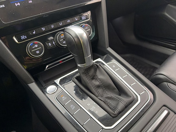 Volkswagen Passat 22 of 30