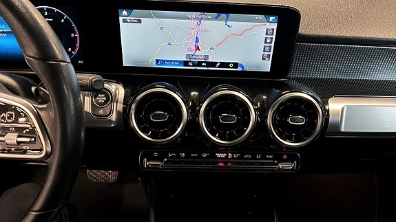 Mercedes-Benz GLB200 12 of 18