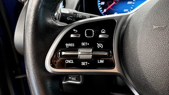 Mercedes-Benz GLB200 14 of 18