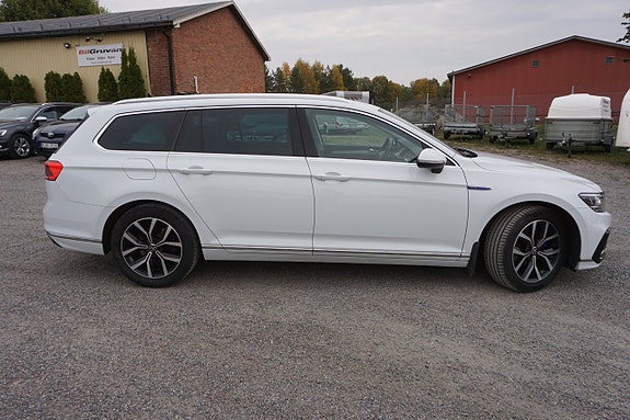 Volkswagen Passat 2 of 10
