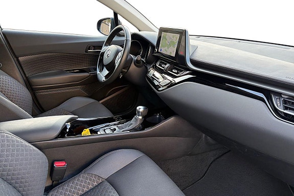 Toyota C-HR 9 of 21