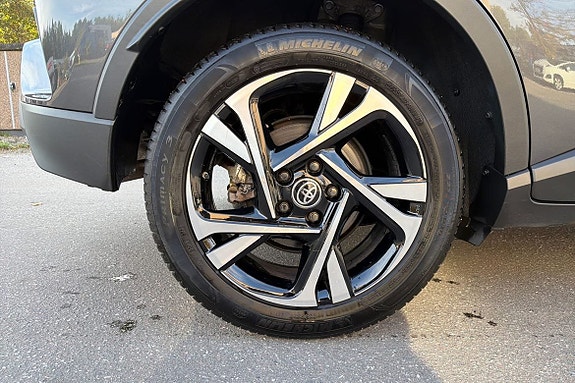 Toyota C-HR 17 of 21