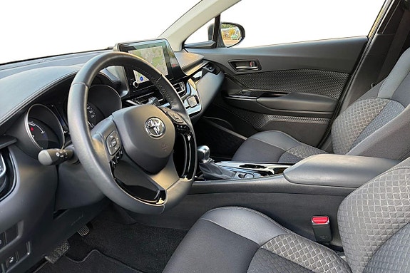 Toyota C-HR 14 of 21