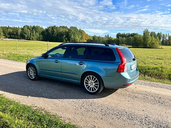 Volvo V50 3 of 11