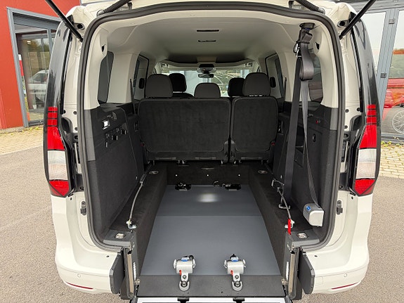 Volkswagen Caddy Maxi 14 of 24