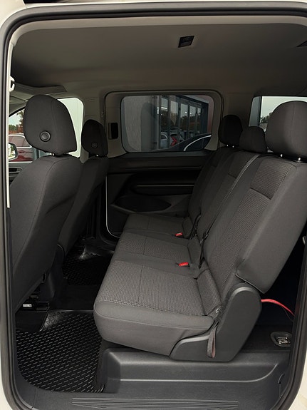 Volkswagen Caddy Maxi 18 of 24
