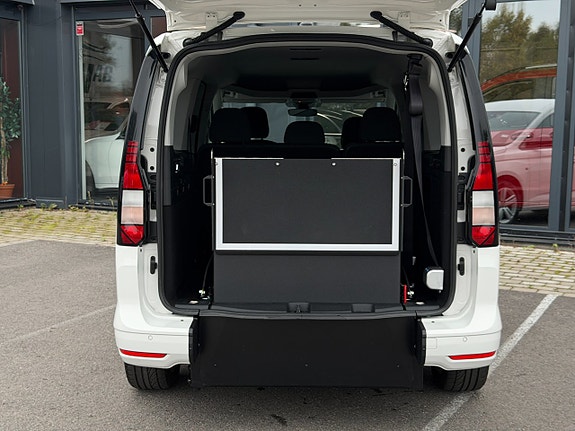 Volkswagen Caddy Maxi 12 of 24
