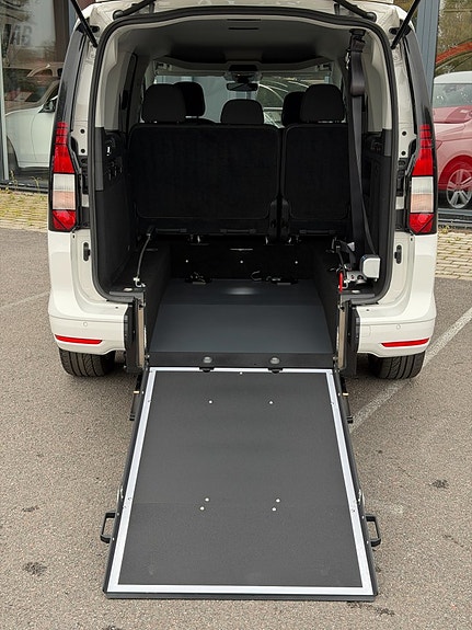 Volkswagen Caddy Maxi 13 of 24