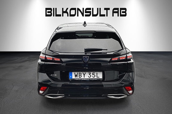 Peugeot 308 SW 2 of 7