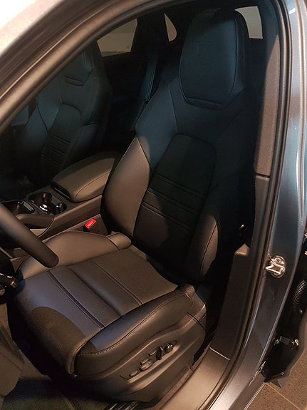 Porsche Cayenne 9 of 11
