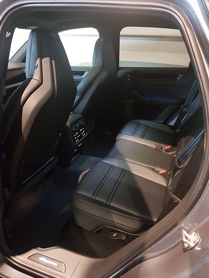 Porsche Cayenne 11 of 11