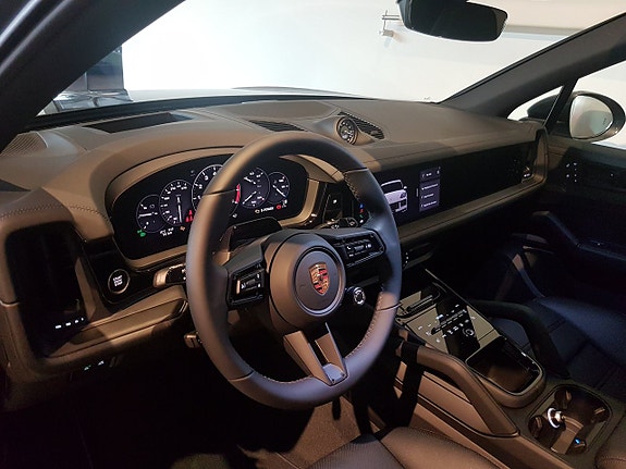 Porsche Cayenne 8 of 11