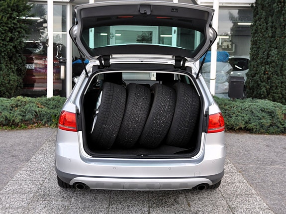 Volkswagen Passat Alltrack 12 of 20